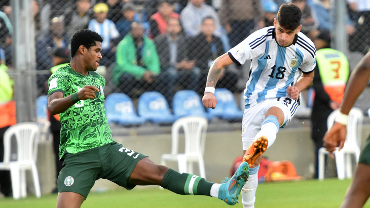 Соломон Агбалака (слева)