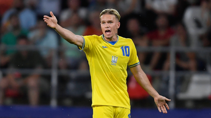 Михаил Мудрик в футболке сборной Украины