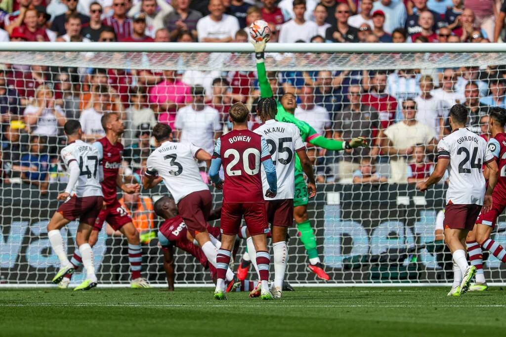 Фрагмент матча Вест Хэм — Манчестер Сити