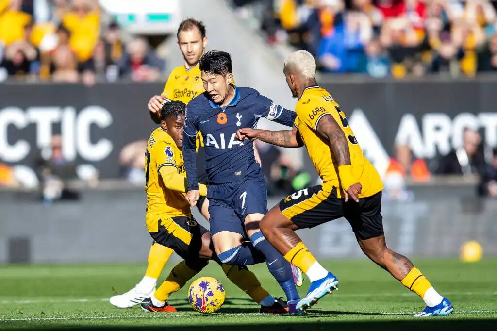 Фрагмент матча Вулверхэмптон — Тоттенхэм