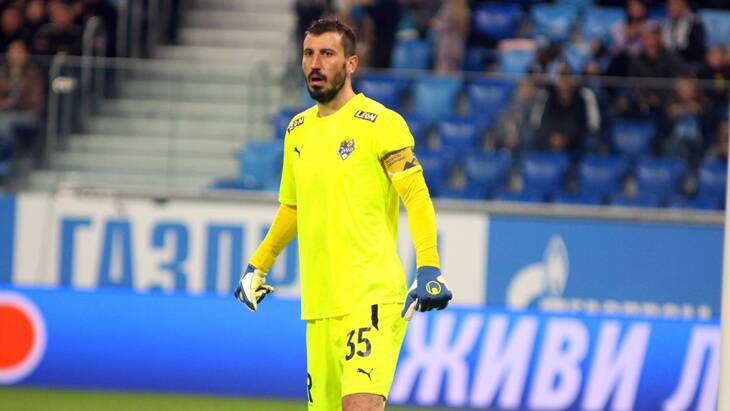 Вратарь гостей Сослан Джанаев