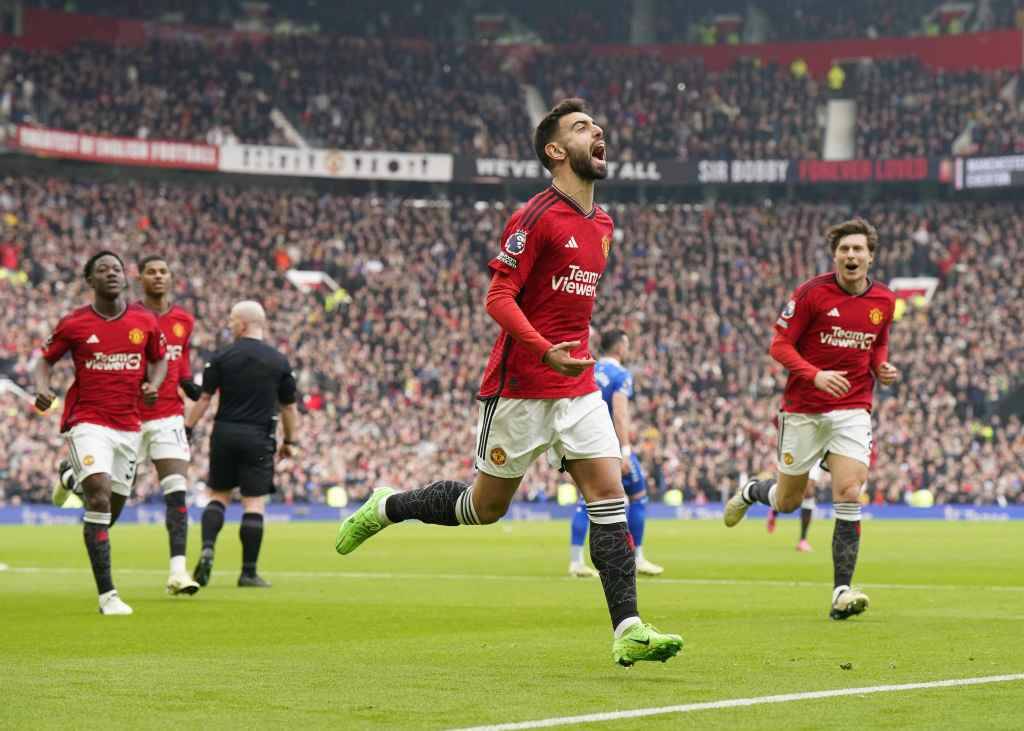 Фернандеш выводит Манчестер Юнайтед вперед