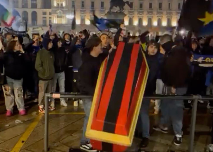 Болельщики «Интера» сделали гроб в цветах «Милана»