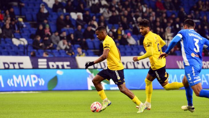 Роналдо (с мячом)