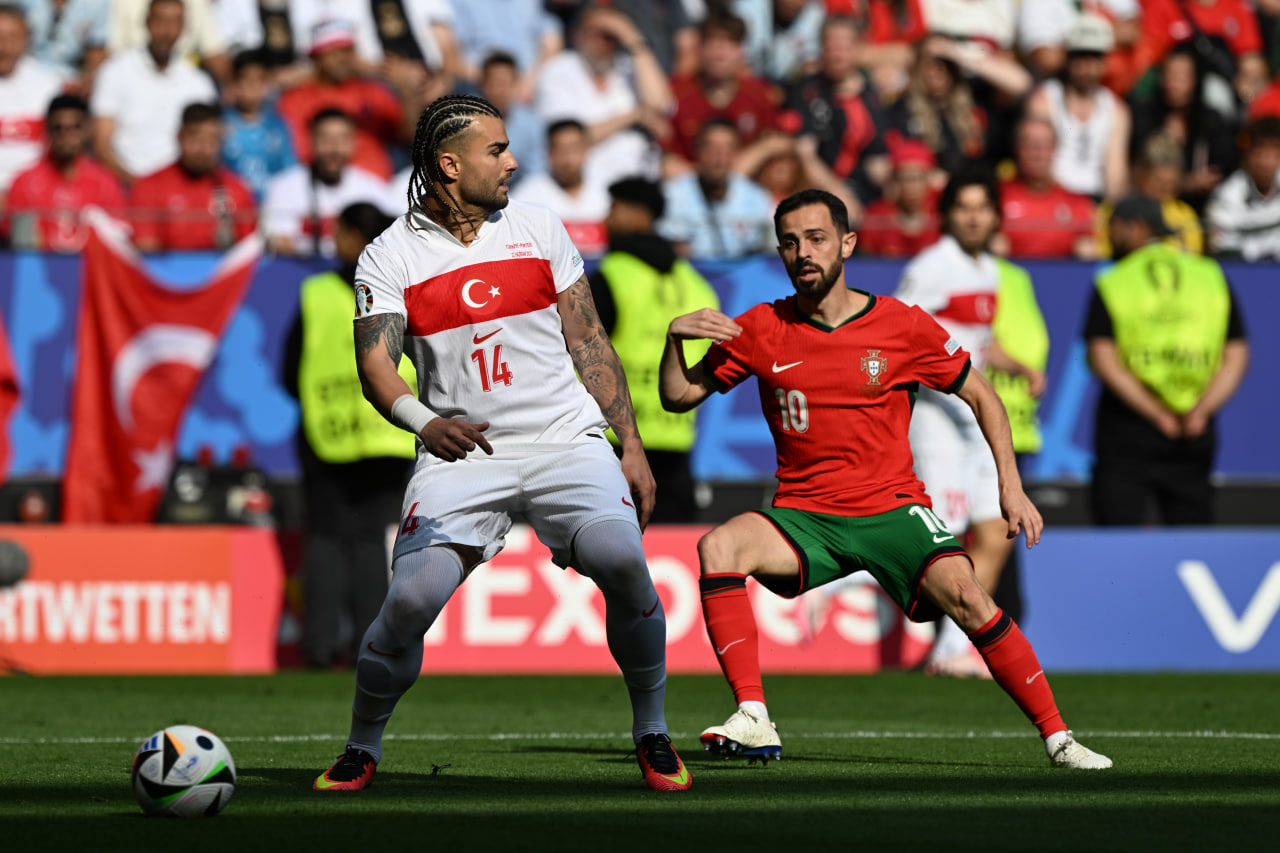 Фрагмент матча Турция — Португалия