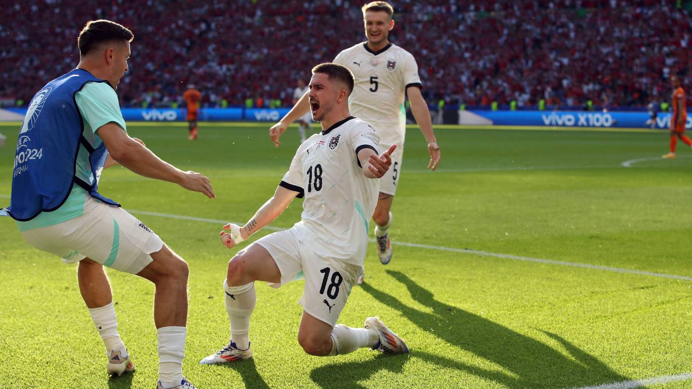 Шмид забивает второй мяч