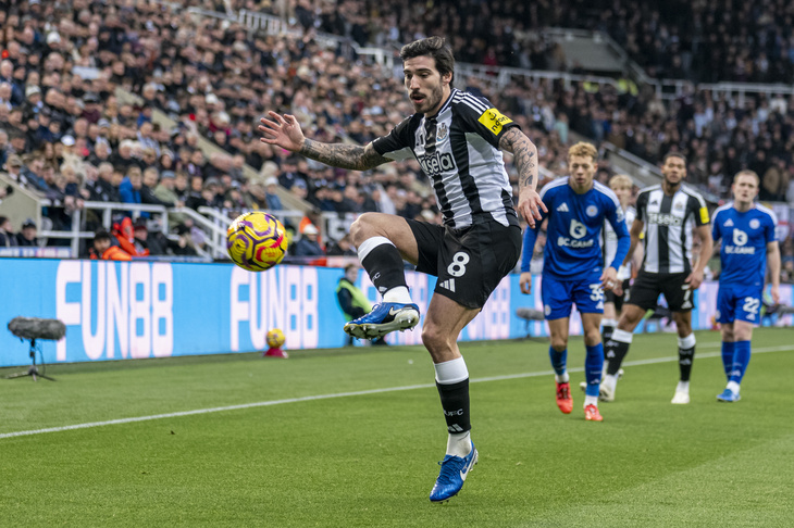 Сандро Тонали