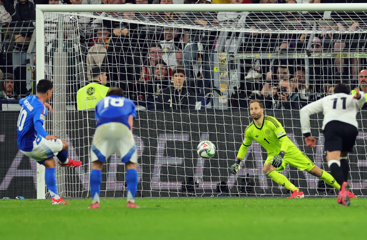 Распадори забивает пенальти