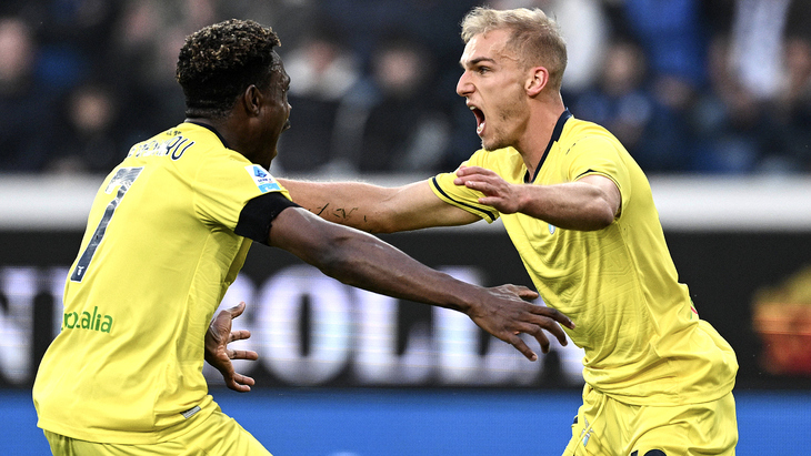 Игроки Лацио празднуют гол