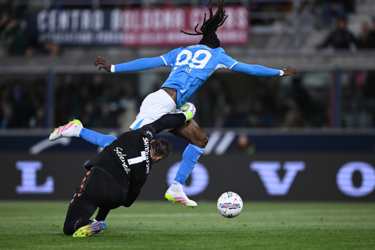 Замбо-Ангисса обыгрывает вратаря