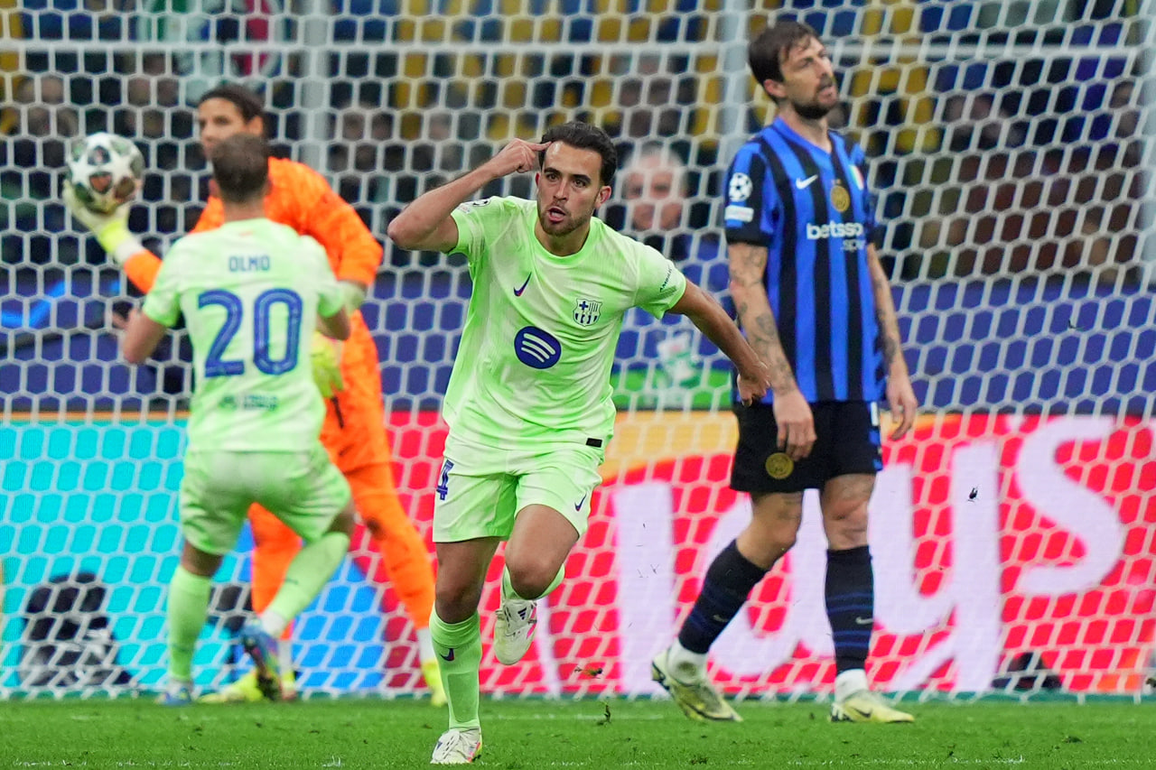 Эрик Гарсия празднует гол