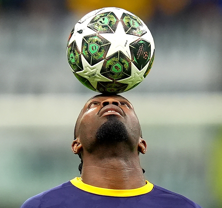 Маркус Тюрам на предматчевой разминке