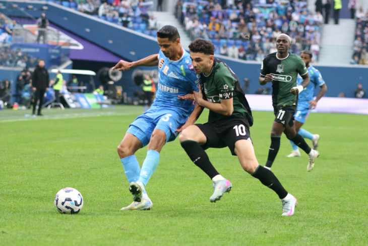 Эдуард Сперцян в матче с «Зенитом»