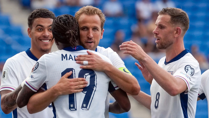 Англичане празднуют гол