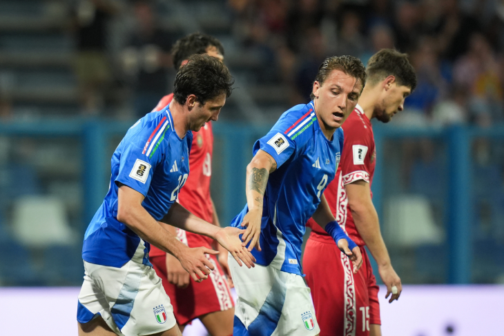 Итальянцы празднуют гол