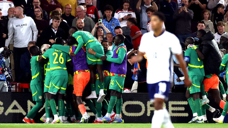 Игроки Сенегала празднуют победу