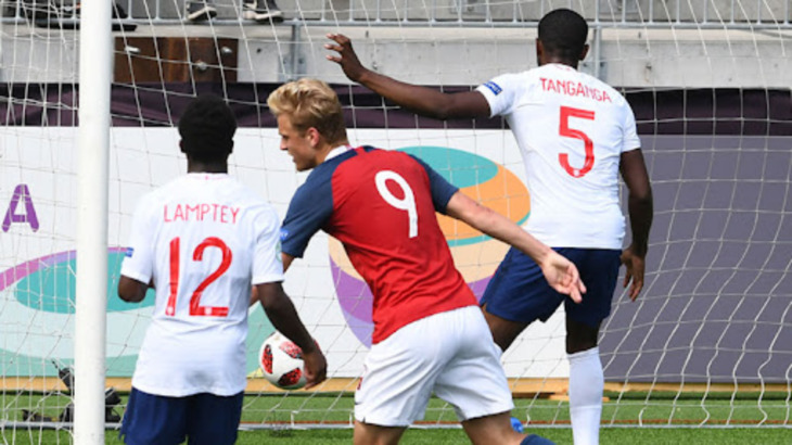 Англия U19
