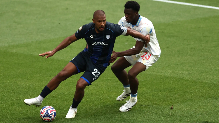 Саломон Рондон с мячом