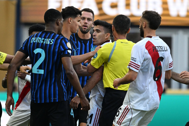 Потасовка в матче Интер — Ривер Плейт