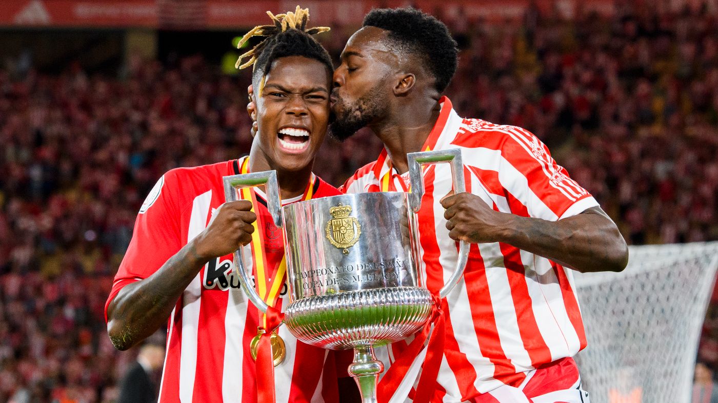 Нико Уильямс с родным братом Иньяки, который тоже играет за «Атлетик»