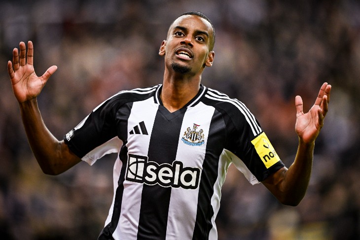 Александер Исак