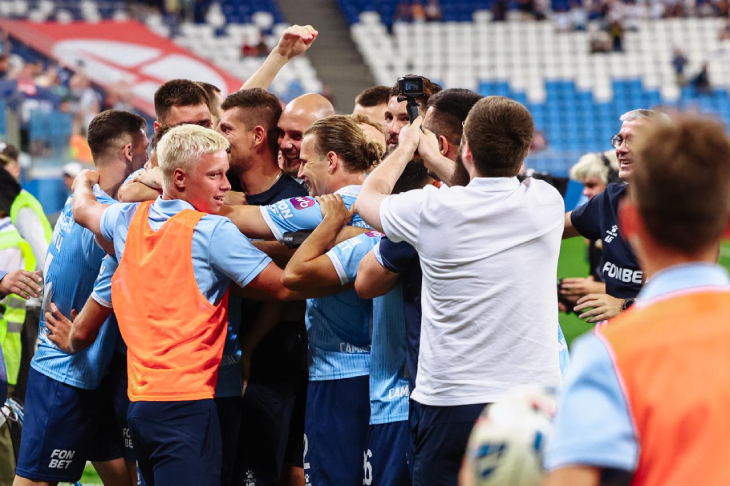 Игроки Крыльев празднуют победу