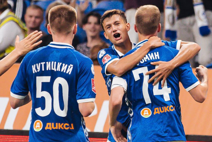 Игроки Динамо празднуют победу
