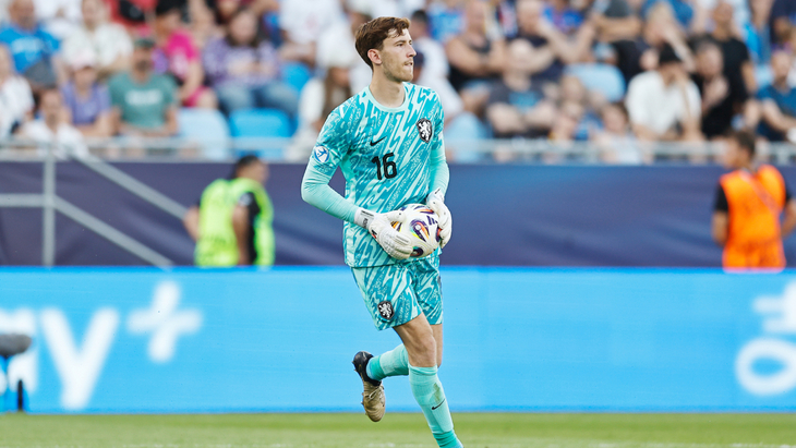 Александр Исак