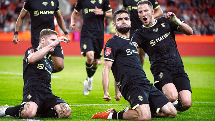 Гамид Агаларов празднует гол