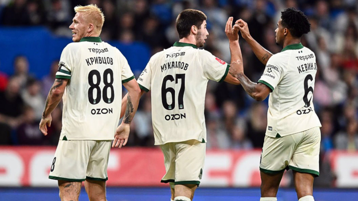 Игроки Краснодара празднуют гол