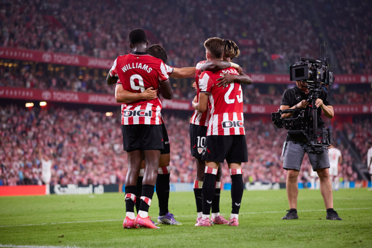 Игроки Атлетика празднуют гол