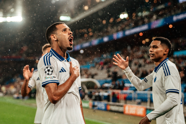 Игроки Копенгагена празднуют гол