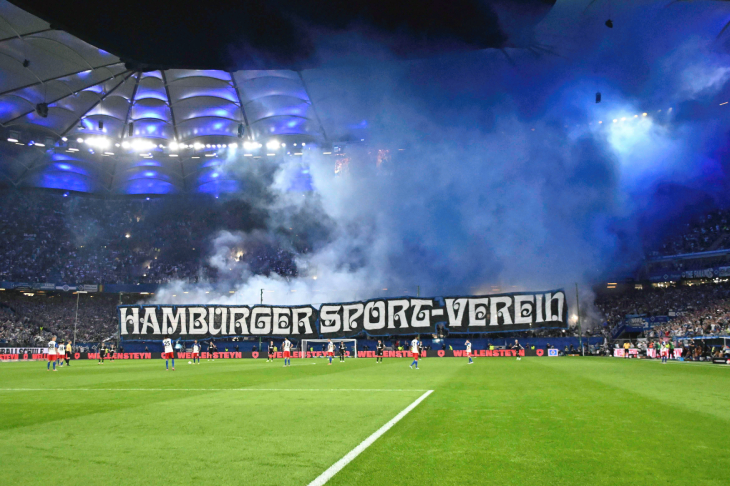 Фанаты Гамбурга перед вторым таймом