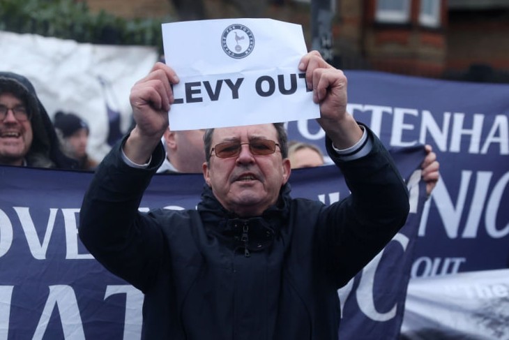 Болельщики «Тоттенхэма» требуют отставки Леви