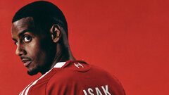 Александер Исак