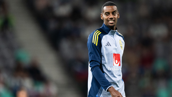 Александер Исак