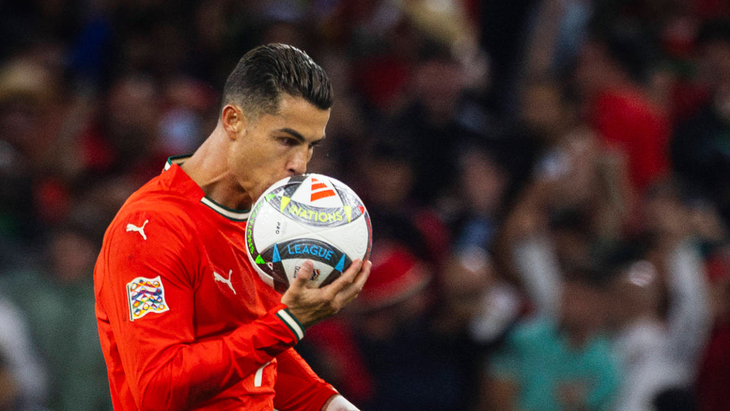 Криштиану Роналду — нападающий сборной Португалии