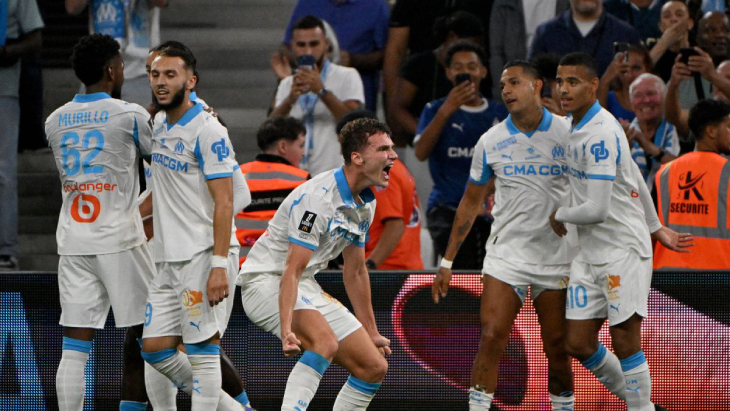 Бенжамен Павар празднует гол