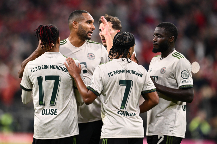 Игроки «Баварии» празднуют гол