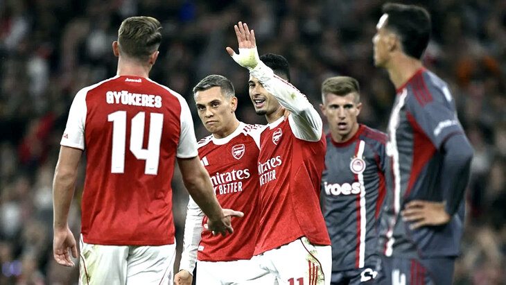 Игроки «Арсенала» после гола Мартинелли