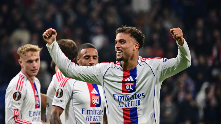 Рубен Клюйверт празднует гол