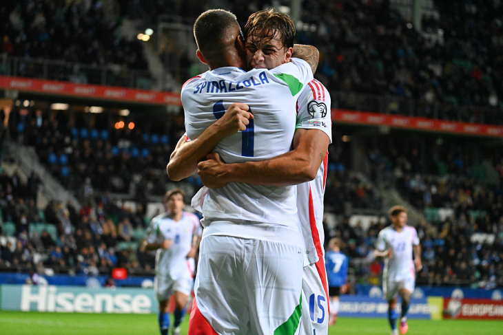 Франческо Пио Эспозито празднует гол