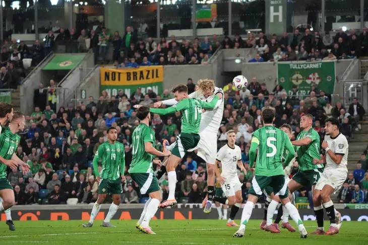 Ник Вольтемаде забивает