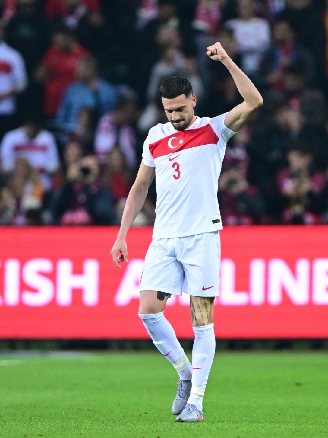 Мерих Демирал празднует гол