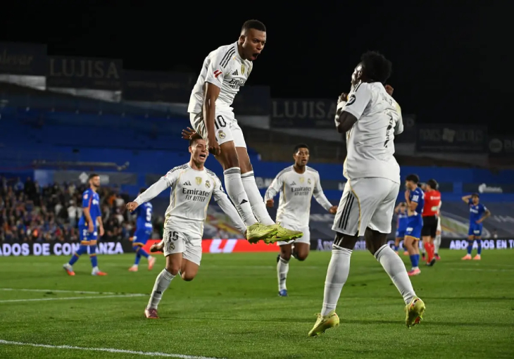 Килиан Мбаппе празднует гол