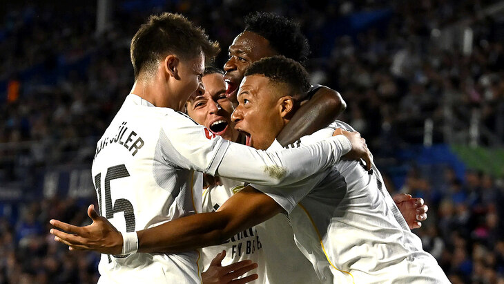 Игроки «Реала» празднуют гол