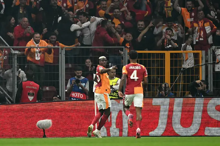 Игроки «Галатасарая» празднуют гол