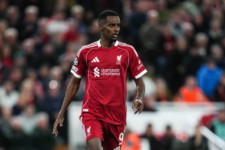 Александер Исак