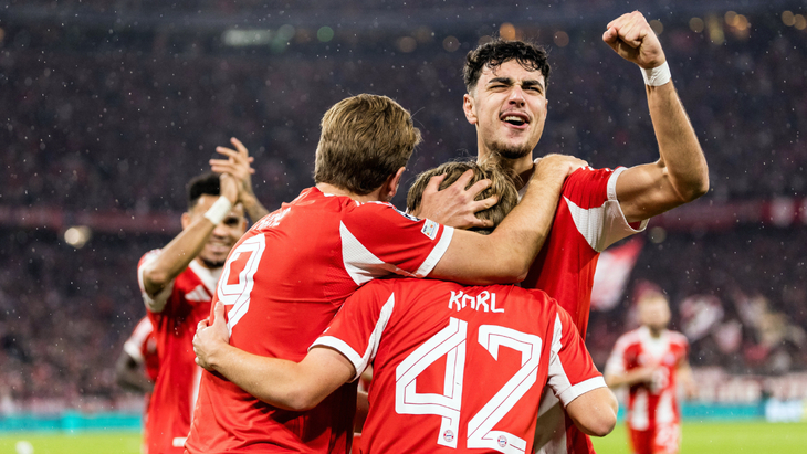 Игроки «Баварии» празднуют гол