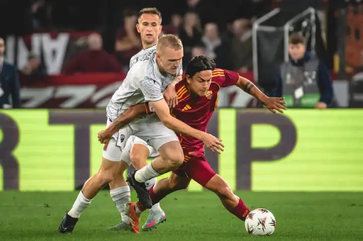 Каждый сантиметр поля приходится прогрызать «красно-жёлтым»